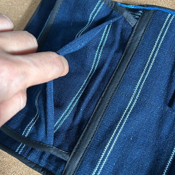 Floral Needlepoint foldable wallet- great condition​ - Picture 13 of 16